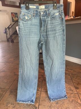 Universal Thread Light Blue Women’s Mid Rise 90s Baggy Jeans